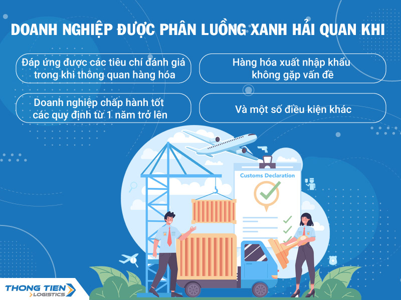 Phân luồng tờ khai hải quan là hình thức giúp Hải quan giám sát, kiểm tra hàng hóa ra vào lãnh thổ Việt Nam. Thông thường, khi thực hiện phân luồng sẽ có 3 luồng chính là luồng xanh, luồng vàng và luồng đỏ. Vậy cụ thể luồng xanh là gì? Khi nào tờ khai được phân vào luồng đó? Bài viết dưới đây sẽ giúp bạn giải đáp chi tiết câu hỏi này. (TEXT: TỜ KHAI LUỒNG XANH KHI KHAI BÁO HẢI QUAN LÀ NHƯ THẾ NÀO?) - Hình minh họa: https://www.freepik.com/free-photo/customs-declaration-form-invoice-freight-parcel-concept_18134896.htm#page=2&query=declare&position=35&from_view=search&track=sph  1. Luồng xanh hải quan là gì? Hệ thống phân luồng hải quan gồm có 3 luồng là luồng xanh, luồng vàng và luồng đỏ. Tương tự như tín hiệu đèn giao thông, tính ưu tiên của các luồng được thực hiện theo thứ tự xanh, vàng và đỏ. Dựa vào hệ thống phân luồng đó, cơ quan Hải quan có thể tiến hành quản lý rủi ro từng lô hàng của doanh nghiệp khi xuất khẩu hoặc nhập khẩu. Vậy đối với lô hàng được phân vào luồng xanh thì sao? Đây là luồng như thế nào? Luồng xanh được hiểu là một trong ba luồng thuộc hệ thống phân luồng hải quan. Hàng hóa được phân vào luồng này sẽ được miễn kiểm tra chi tiết hồ sơ và miễn kiểm tra thực tế hàng hóa khi thông quan.  Đây là luồng mà nhiều cá nhân, doanh nghiệp khi xuất nhập khẩu mong muốn tờ khai hàng hóa của mình được phân vào. Bởi hàng hóa luồng xanh sẽ được chuyển thẳng qua bước 4 thu lệ phí hải quan, nộp thuế (nếu có) và sang bước 5 phúc tập hồ sơ là hoàn tất.  Việc hàng hóa được phân luồng xanh sẽ giúp doanh nghiệp tiết kiệm thời gian, chi phí khi thực hiện thủ tục thông quan hàng hóa. Do đó, bất cứ ai khi xuất nhập khẩu cũng mong muốn tờ khai được “bật xanh” để thuận tiện cho quá trình đưa hàng ra vào Việt Nam. (TEXT: LUỒNG XANH HẢI QUAN Là một trong ba luồng thuộc hệ thống phân luồng hải quan Hàng hóa được phân vào luồng này sẽ được miễn kiểm tra chi tiết hồ sơ và miễn kiểm tra thực tế hàng hóa khi thông quan.) - Hình minh họa: Tờ khai, người đang khai báo đồ họa 2. Khi nào doanh nghiệp được phân luồng xanh hải quan? Hiện nay, có rất nhiều cá nhân, doanh nghiệp băn khoăn không biết khi nào tờ khai hải quan đủ điều kiện để được phân luồng xanh. Thực tế, việc phân luồng được thực hiện một cách tự động dựa trên hệ thống Hải quan điện tử. Cơ quan Hải quan sẽ đưa ra nhiều tiêu chí đánh giá khác nhau để áp dụng với từng doanh nghiệp cụ thể khi thực hiện thông quan hàng hóa. Đối với các mặt hàng cần phải kiểm tra chuyên ngành hoặc hàng hóa có nguy cơ rủi ro về giá sẽ được tiến hành phân luồng cụ thể. Tuy nhiên, để tờ khai của doanh nghiệp có thể được “bật xanh” thì theo quy định doanh nghiệp phải chấp hành tốt các quy định trong thời gian 1 năm trở lên. Một số quy định có thể như: Không vi phạm về hải quan và thuế Hạn chế truyền sửa và hủy tờ khai Có thái độ tích cực, hợp tác với hải quan. Cập nhật thông tin doanh nghiệp tới cơ quan hải quan Nâng mức doanh nghiệp thành ưu tiên. Đây là những tiêu chí có thể giúp doanh nghiệp tăng khả năng được phân luồng tờ khai xanh. Bởi hệ thống sẽ phân tích, đánh giá doanh nghiệp sẽ được xếp hạng ưu tiên nếu chấp hành tốt các quy định trong thời gian từ 1 năm trở lên. Những doanh nghiệp được xếp hạng ưu tiên sẽ được hưởng các ưu đãi về kiểm tra hàng hóa, kiểm tra sau thông quan và ưu đãi về kiểm tra, thanh tra. Tuy nhiên, sau 3 năm thì sẽ tiến hành đánh giá lại doanh nghiệp đó một lần hoặc nếu vi phạm quy định sẽ bị mất ưu tiên. (TEXT: DOANH NGHIỆP ĐƯỢC PH N LUỒNG XANH HẢI QUAN KHI Đáp ứng được các tiêu chí đánh giá trong khi thông quan hàng hóa Hàng hóa xuất nhập khẩu không gặp vấn đề Doanh nghiệp chấp hành tốt các quy định từ 1 năm trở lên Và một số điều kiện khác) - Hình minh họa: Tờ khai, người đang khai báo đồ họa 3. Tờ khai được phân luồng xanh thì như thế nào? Đối với tờ khai được phân luồng xanh, doanh nghiệp sẽ được miễn kiểm tra chi tiết hồ sơ và miễn kiểm tra thực tế hàng hóa. Theo đó, người khai hải quan chỉ cần tiến hành nộp phí, nộp thuế (nếu có) và tiến hành thông quan hàng hóa theo quy định. Cụ thể: Trường hợp số thuế phải nộp bằng 0: Hệ thống tự động cấp phép thông quan (trong thời gian dự kiến 03 giây) và xuất ra cho người khai “Quyết định thông quan hàng hóa nhập khẩu”. Trường hợp số thuế phải nộp khác 0: + Trường hợp đã khai báo nộp thuế bằng hạn mức hoặc thực hiện bảo lãnh (chung, riêng): Hệ thống tự động kiểm tra các chỉ tiêu khai báo liên quan đến hạn mức, bảo lãnh, nếu số tiền hạn mức hoặc bảo lãnh lớn hơn hoặc bằng số thuế phải nộp, hệ thống sẽ xuất ra cho người khai “chứng từ ghi số thuế phải thu” và “Quyết định thông quan hàng hóa nhập khẩu”. Nếu số tiền hạn mức hoặc bảo lãnh nhỏ hơn số thuế phải nộp, hệ thống sẽ báo lỗi. + Trường hợp khai báo nộp thuế ngay (chuyển khoản, nộp tiền mặt tại cơ quan hải quan....): Hệ thống xuất ra cho người khai “Chứng từ ghi số thuế phải thu”. Khi người khai hải quan đã thực hiện nộp thuế, phí, lệ phí và hệ thống VNACCS đã nhận thông tin về việc nộp thuế, phí, lệ phí thì hệ thống xuất ra “Quyết định thông quan hàng hóa”. Cuối ngày hệ thống VNACCS tập hợp toàn bộ tờ khai luồng xanh  đã được thông quan chuyển sang hệ thống VCIS. Như vậy, trong quá trình khai báo hải quan để thực hiện thông quan cho hàng hóa, nếu tờ khai được phân luồng xanh thì doanh nghiệp sẽ nhận được khá nhiều lợi ích. Do đó, để đảm bảo hàng hóa được thông quan nhanh chóng, doanh nghiệp nên chủ động tìm hiểu những thông tin giúp tăng khả năng được “bật đèn xanh” khi thông quan.